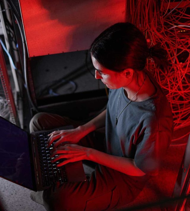 young-woman-managing-server-network-in-red-light-MG9JMVK.jpg young-woman-managing-server-network-in-red-light-MG9JMVK.jpg
